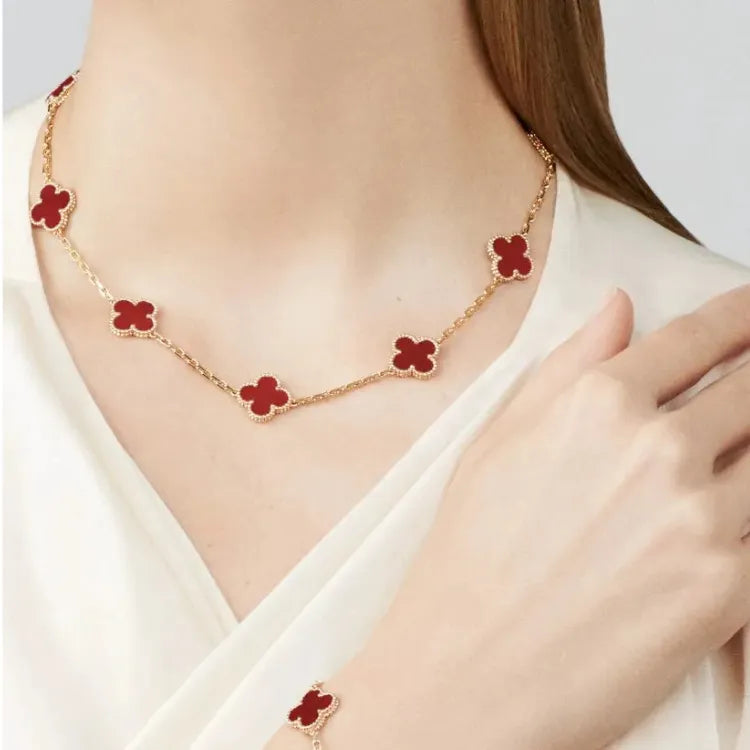 Elegant Clover Pendant Necklace